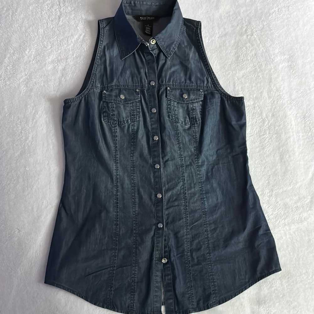 White House Black Market Sleeveless Denim Button-Up Shirt. Size 0